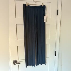 NWT Uniqlo Women's Pleated Straight Pants - Dark Blue